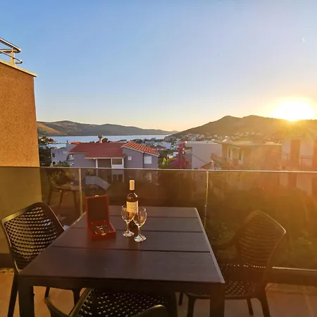 Adriana Apartment Seget Vranjica