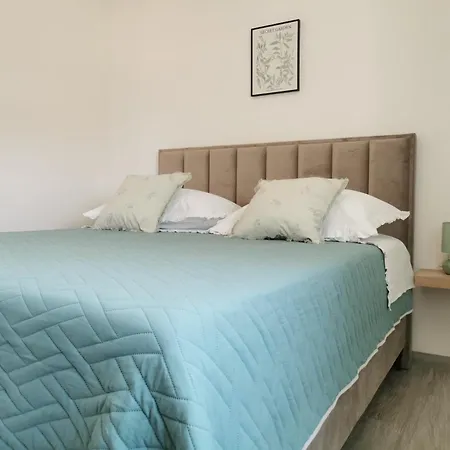 Adriana Apartment Seget Vranjica